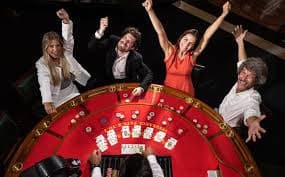 Aplikasi 1nwin menampilkan layar login dan dashboard pasar sportsbook